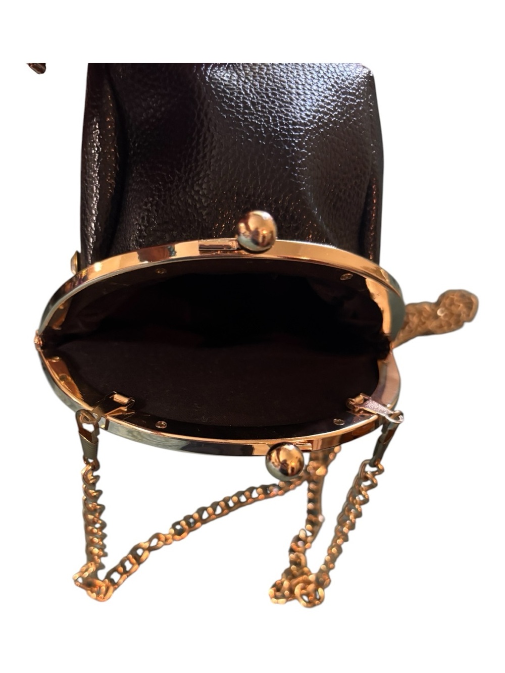 Whale-Shaped Black Key & Card Holder with Gold Chain - Picture 5 of 6